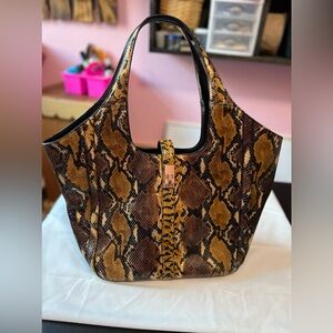 Brahmin large shoulder bag. Good condition.